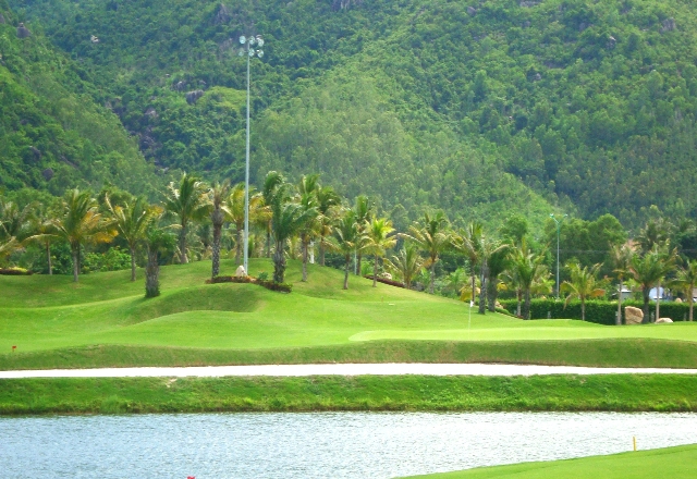 Diamond Bay Golf & Villas (